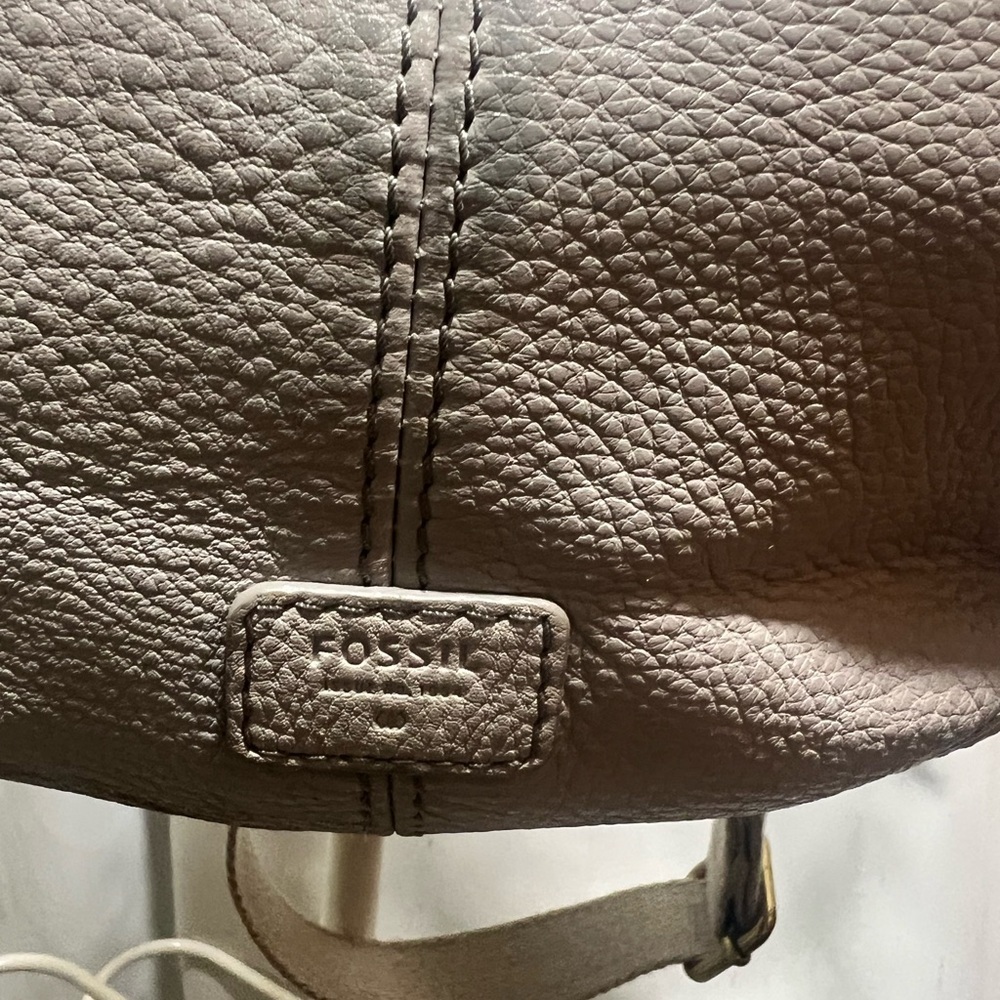 Fossil Taupe Leather Shoulder Bag | Adjustable Strap | Crossbody Option - Picture 5 of 11